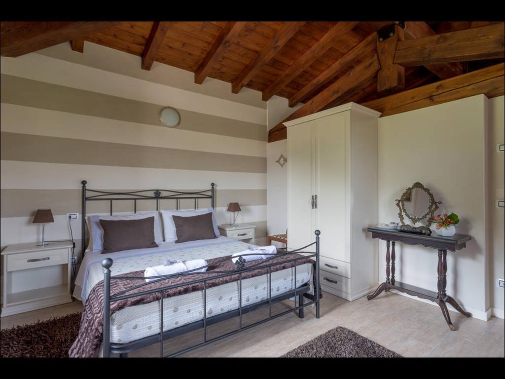B&B Ronco Degli Ulivi Ιζέο Εξωτερικό φωτογραφία